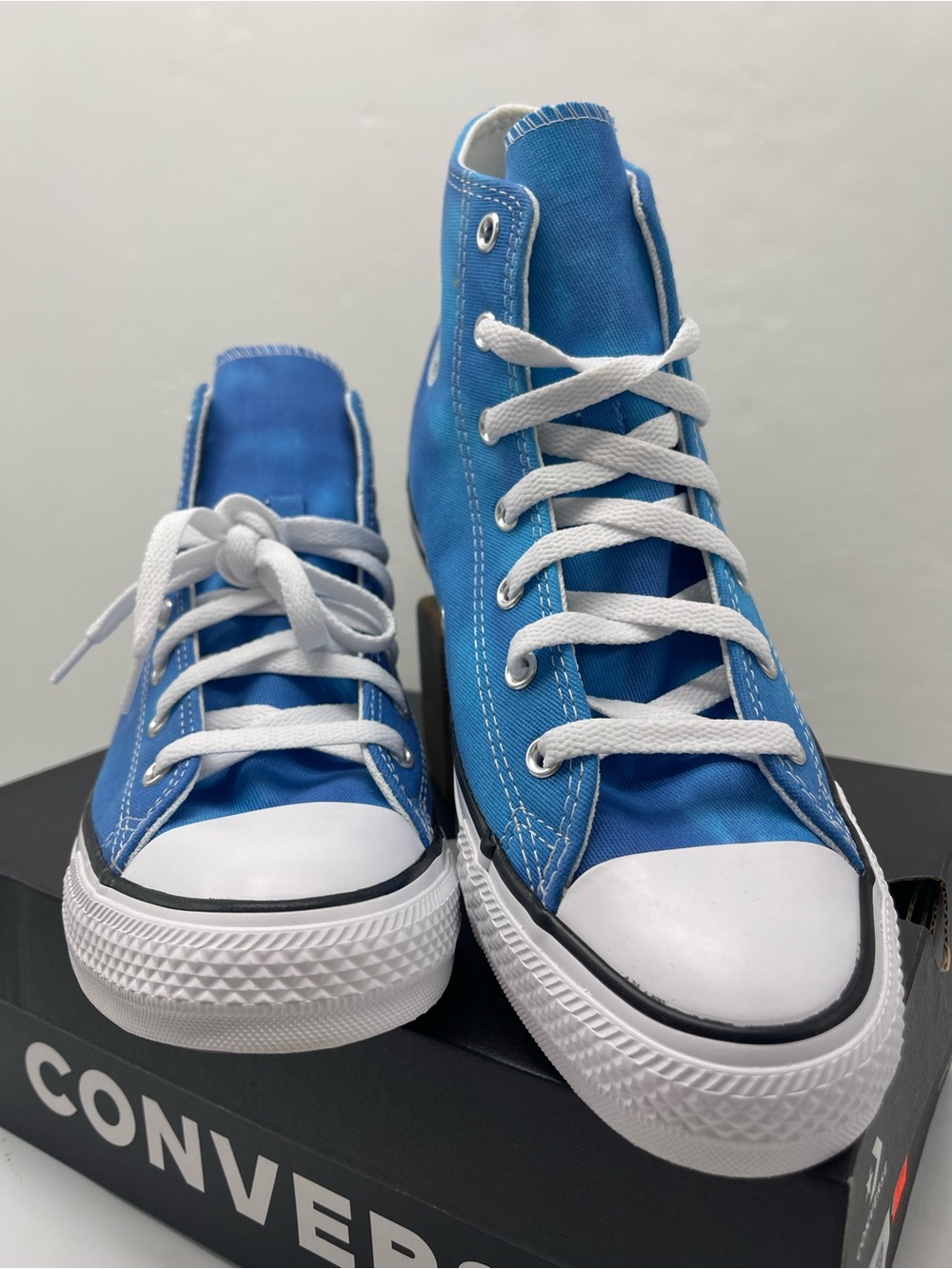 Converse • WMNS A11777F CTAS HI GNARLY BLUE/BLUE/WHITE Sneakers - Picture 5 of 16